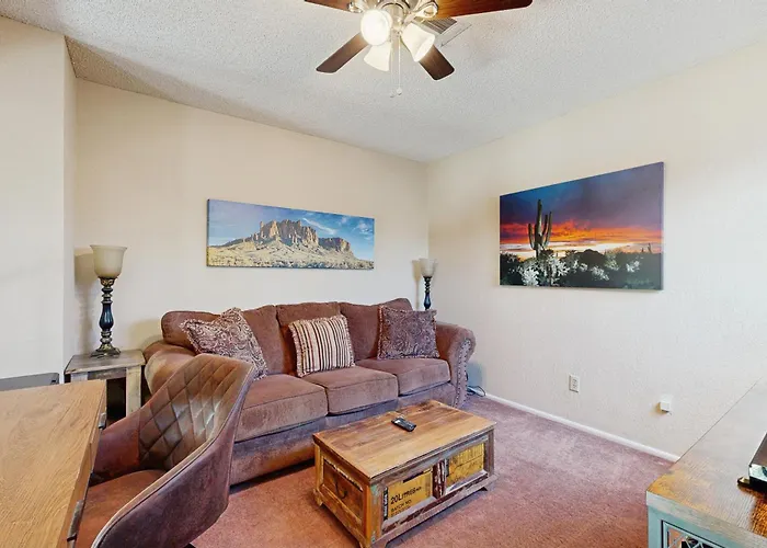 Holiday home Pool + Fire Pit: 'desert Radiance' In Phoenix!