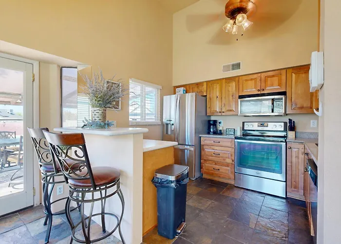 Pool + Fire Pit: 'desert Radiance' In Phoenix! Holiday home